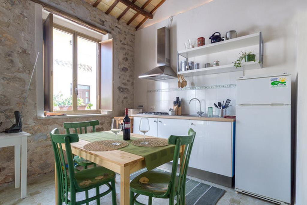 Casa Betta E Elisa Apartman Valderice Szoba fotó